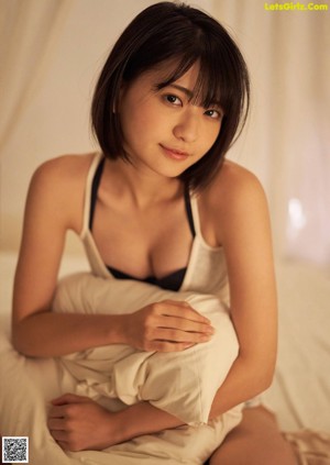 Minami Yamada 山田南実, Young Jump 2021 No.04-05 (ヤングジャンプ 2021年4-5号)